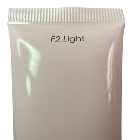 Girlactik New 2-in-1 Luminous Tint Foundation Shade- 
F2-Light 1.35 fl oz NIB - Picture 7 of 7